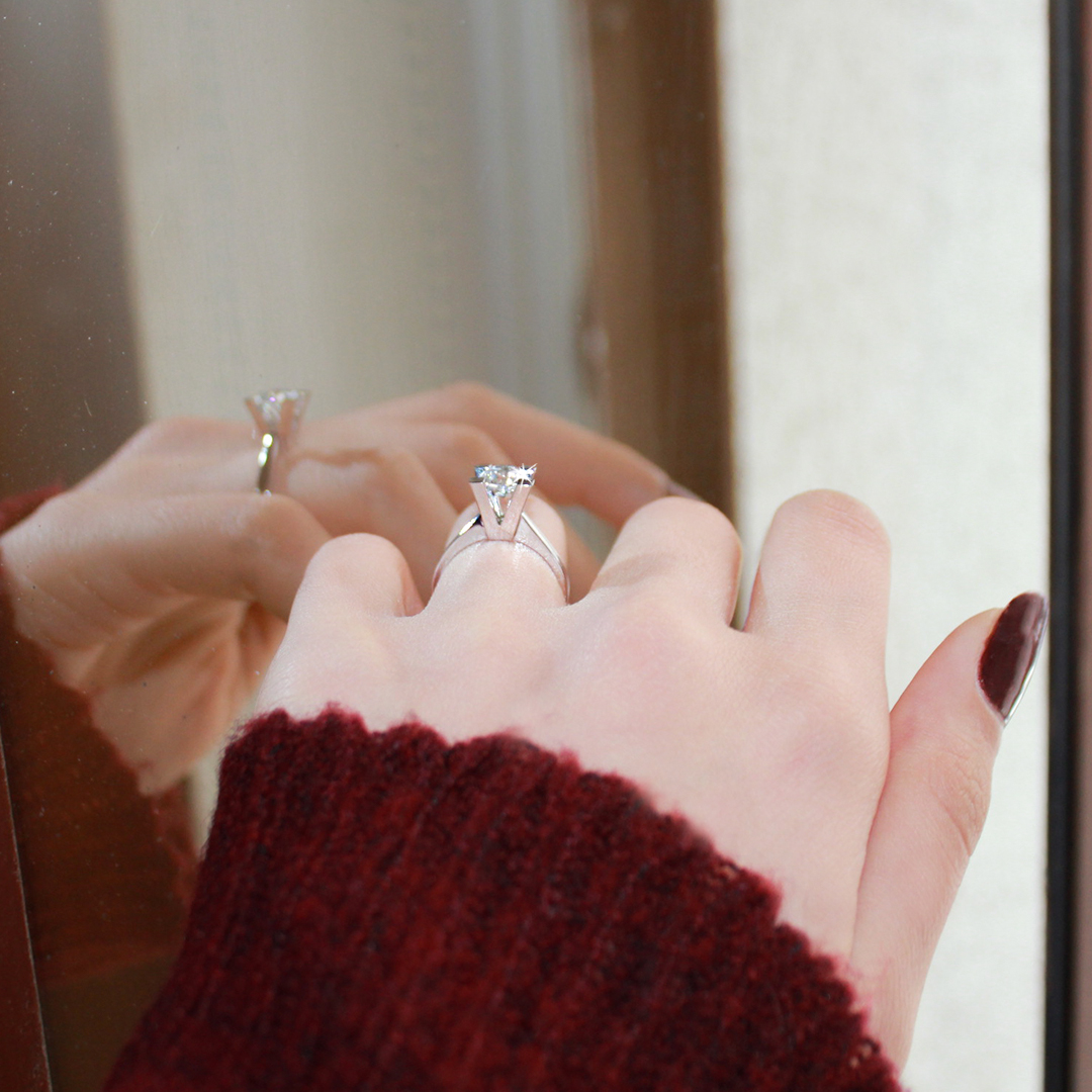 1.00 ct.D Color SI HRD Sertifikalı Tektaş Yüzük